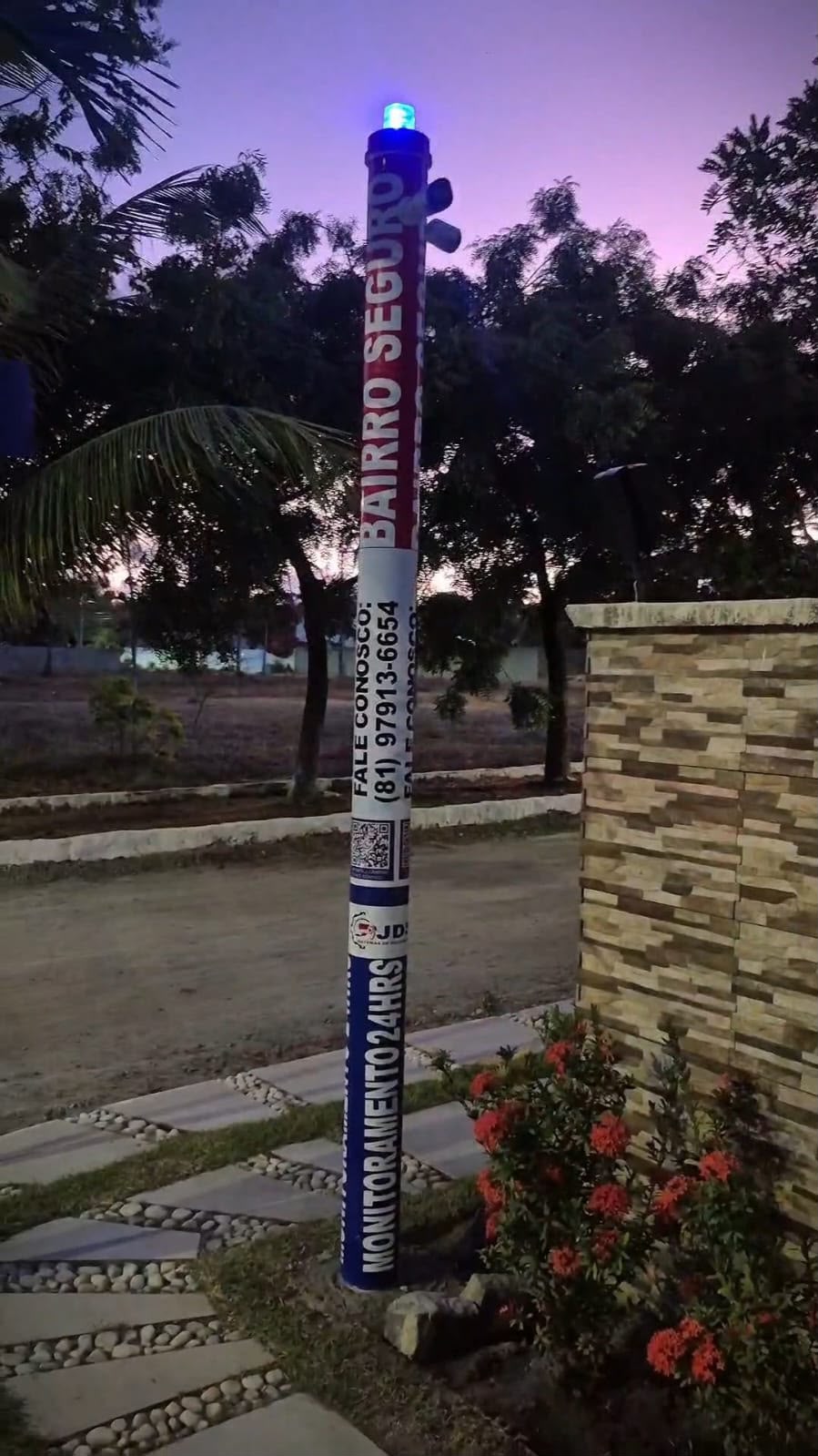Totem de segurança para áreas externas 